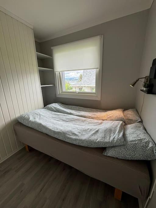 Romslig Tilbaketrukket I - Gratis Parkering Appartamento *